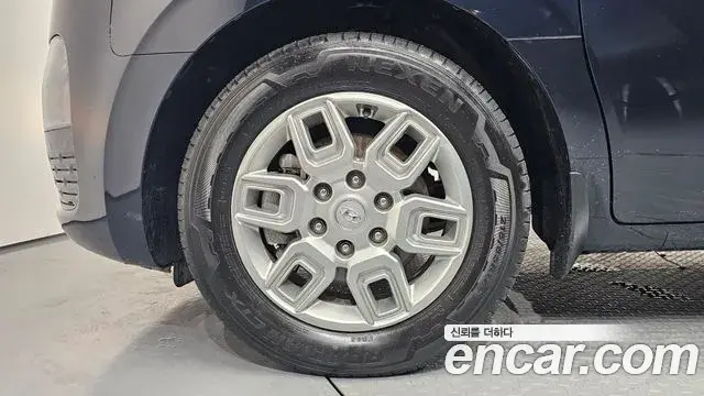 Hyundai Staria 2023 — ფოტო 24/32