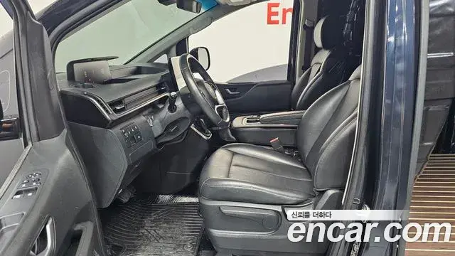 Hyundai Staria 2023 — ფოტო 26/32