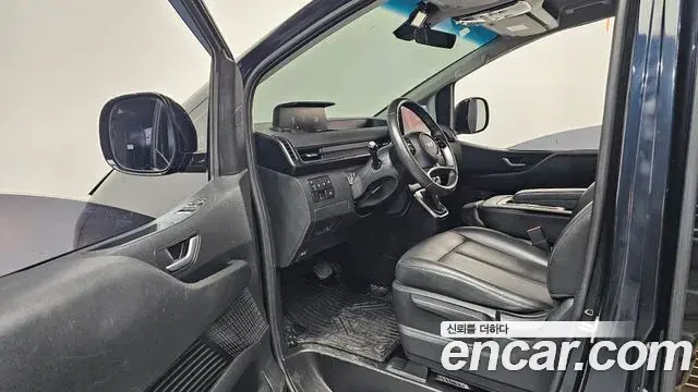 Hyundai Staria 2023 — ფოტო 30/32
