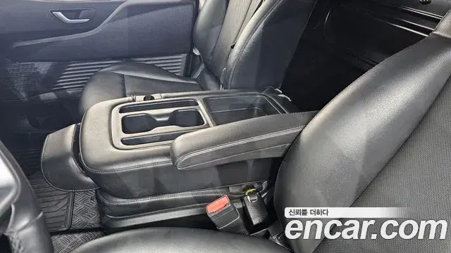 Hyundai Staria 2023 — ფოტო 7/32