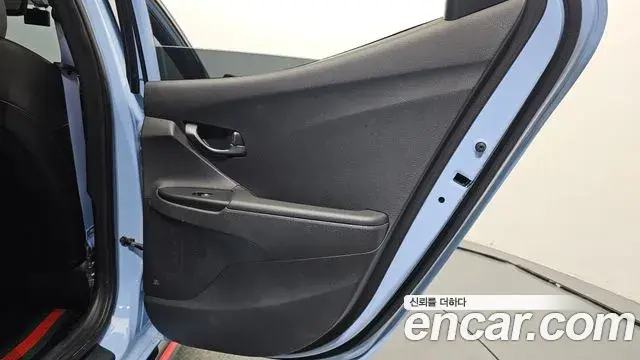 Hyundai Veloster 2019 — ფოტო 7/30