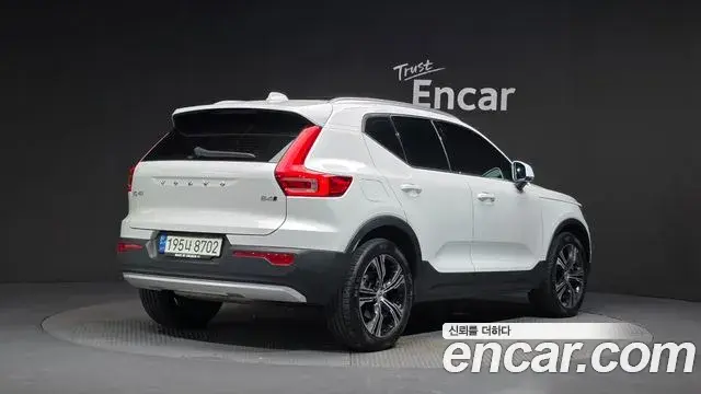 Volvo XC40 2021 — Photo 14/20