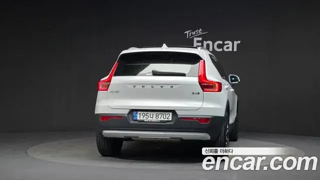 Volvo XC40 2021 — Photo 11/20