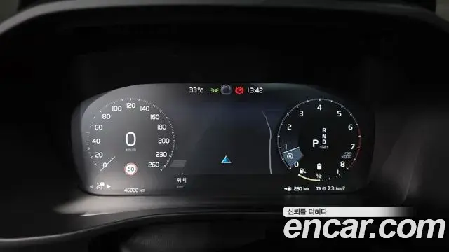 Volvo XC40 2021 — Photo 15/20