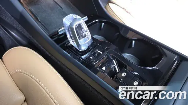 Volvo XC40 2021 — Photo 17/20