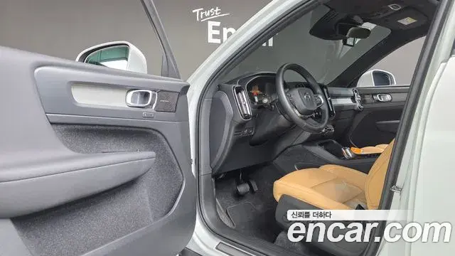 Volvo XC40 2021 — Photo 20/20