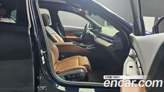 BMW 5 Series 2024 — Şəkil 27/34