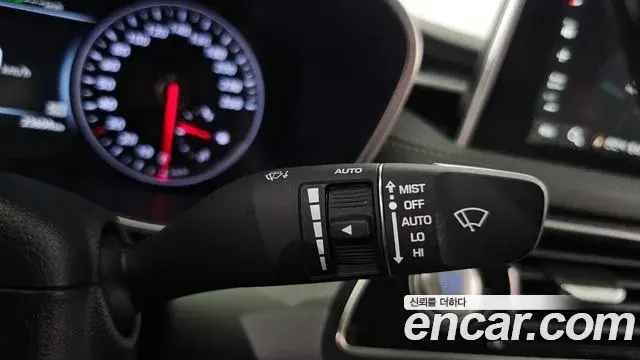 Genesis G70 2019 — Photo 16/33