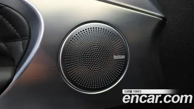 Genesis G70 2019 — Photo 14/33