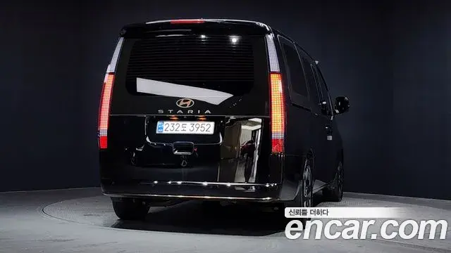 Hyundai Staria 2024 — Photo 3/37