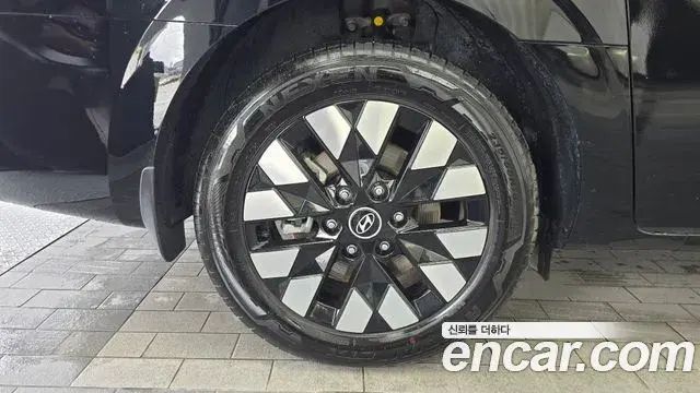 Hyundai Staria 2024 — Photo 15/37
