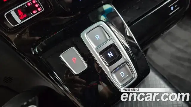 Hyundai Staria 2024 — Photo 4/37