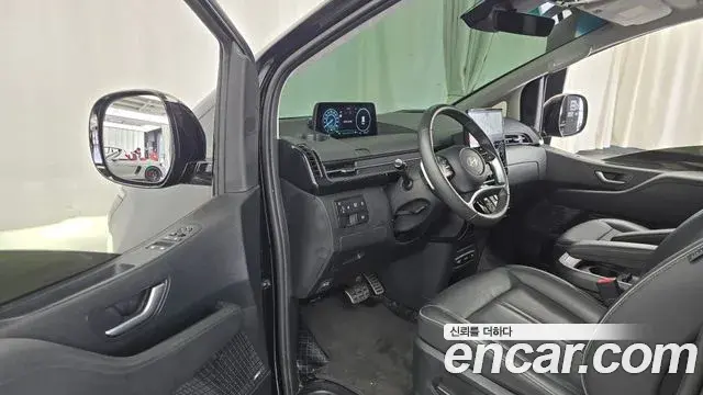 Hyundai Staria 2024 — Photo 6/37