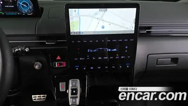 Hyundai Staria 2024 — Photo 27/37