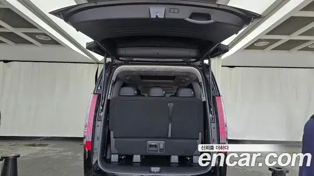 Hyundai Staria 2024 — Photo 18/37