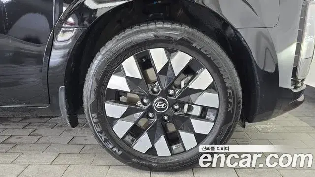 Hyundai Staria 2024 — Photo 13/37