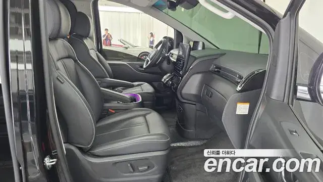 Hyundai Staria 2024 — Photo 33/37