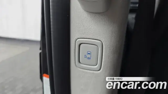 Hyundai Staria 2024 — Photo 10/37