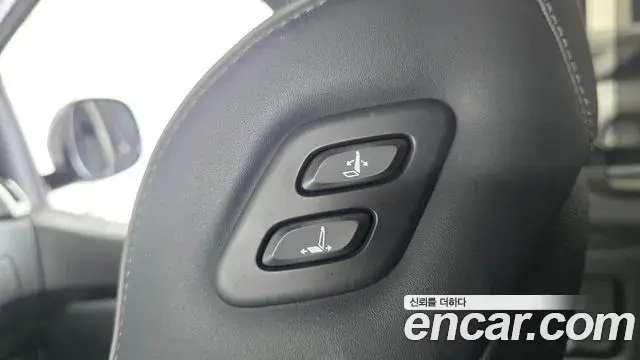 Hyundai Staria 2024 — Photo 2/37