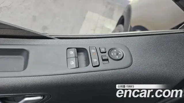 Hyundai Staria 2024 — Photo 17/37