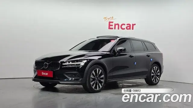 Volvo V60 Cross Country 2024 — Фото 1/20