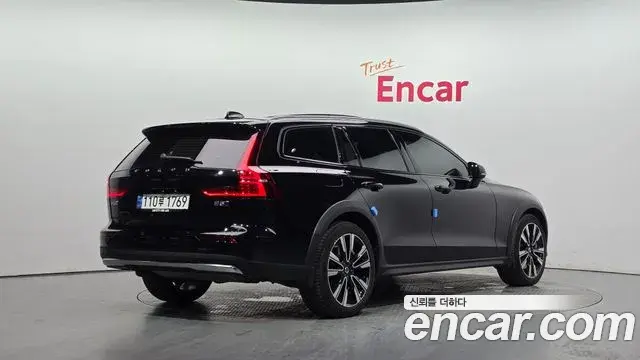 Volvo V60 Cross Country 2024 — Фото 2/20