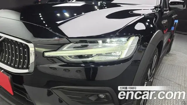 Volvo V60 Cross Country 2024 — Şəkil 5/35