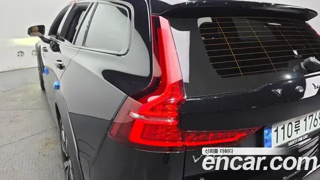 Volvo V60 Cross Country 2024 — Şəkil 10/35