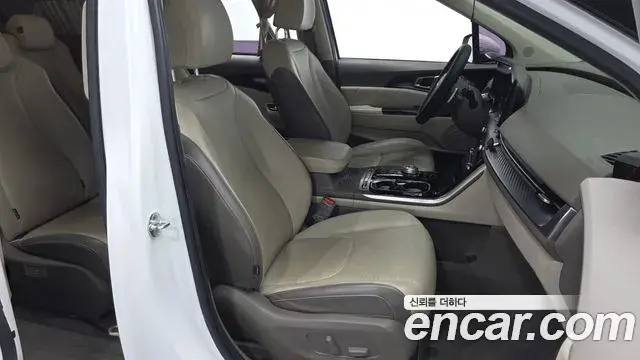 Kia Carnival 2021 — Фото 12/20