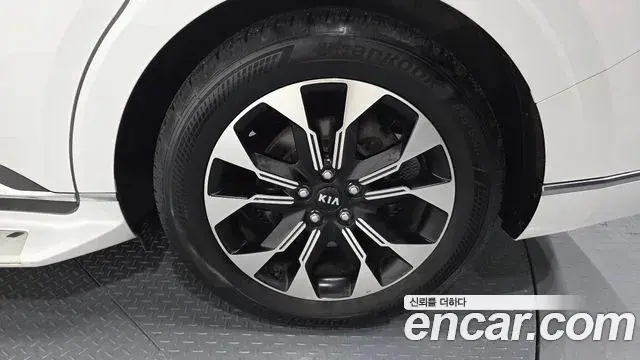 Kia Carnival 2021 — Şəkil 11/31