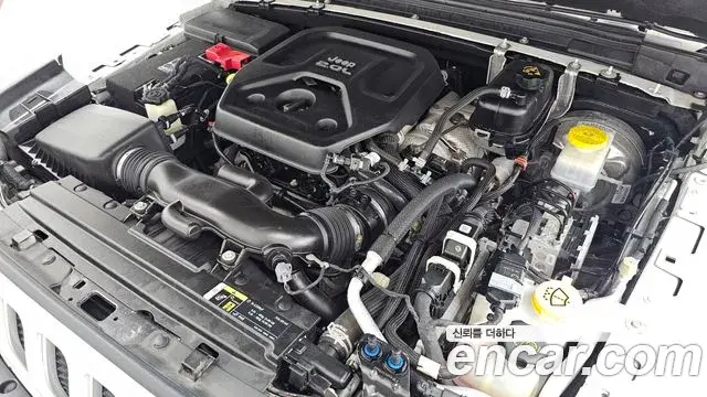 Jeep Wrangler 2019 — ფოტო 16/33