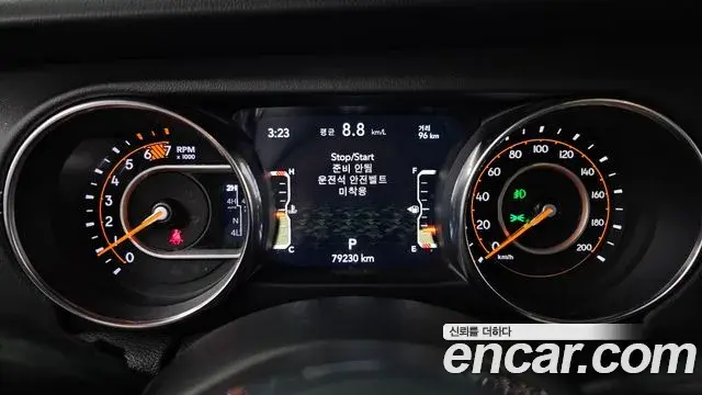 Jeep Wrangler 2019 — ფოტო 27/33