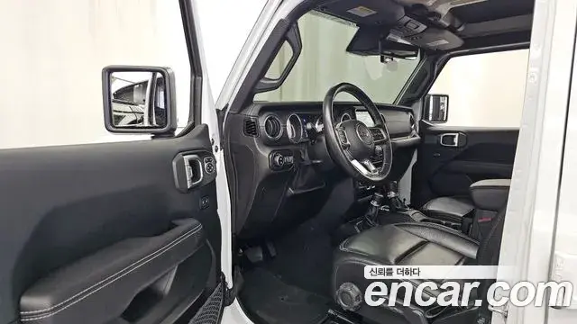 Jeep Wrangler 2019 — ფოტო 9/33