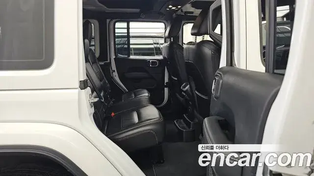 Jeep Wrangler 2019 — ფოტო 29/33