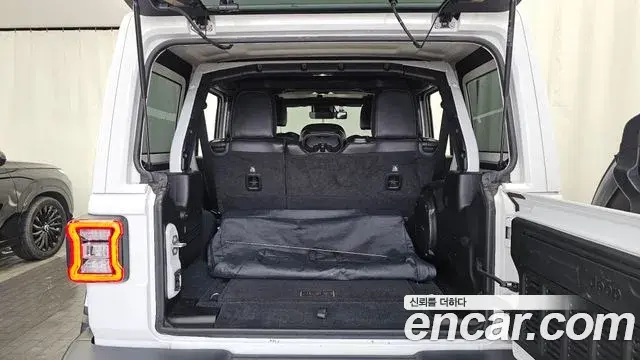 Jeep Wrangler 2019 — ფოტო 6/33