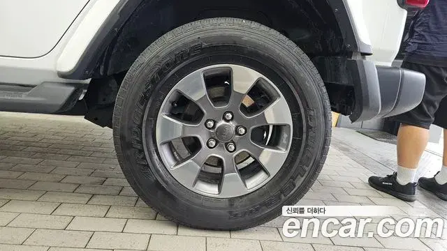 Jeep Wrangler 2019 — ფოტო 8/33