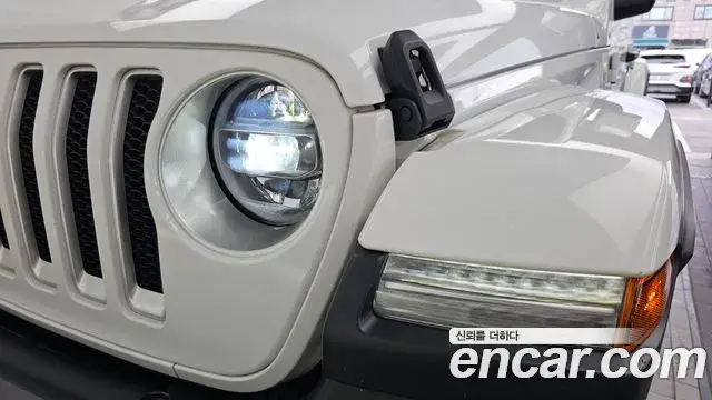 Jeep Wrangler 2019 — ფოტო 28/33