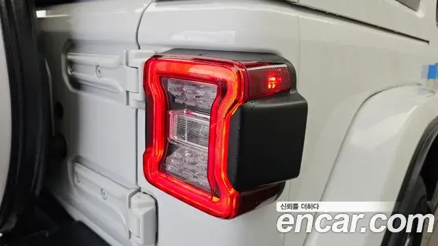 Jeep Wrangler 2019 — ფოტო 15/33