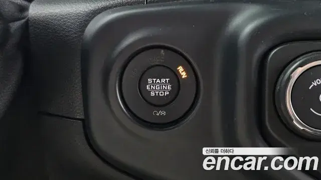 Jeep Wrangler 2019 — ფოტო 22/33