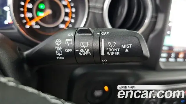 Jeep Wrangler 2019 — ფოტო 24/33