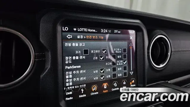 Jeep Wrangler 2019 — ფოტო 32/33