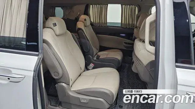 Kia Carnival 2023 — Фото 12/20