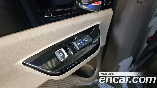 Kia Carnival 2023 — Фото 19/20