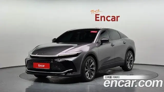 Toyota Crown Crossover 2025 — Photo 15/33