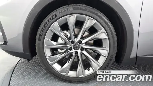Toyota Crown Crossover 2025 — Photo 3/33