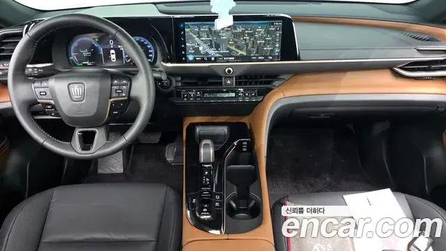 Toyota Crown Crossover 2025 — Photo 25/33