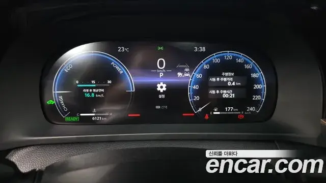 Toyota Crown Crossover 2025 — Photo 14/33