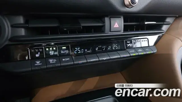 Toyota Crown Crossover 2025 — Photo 22/33