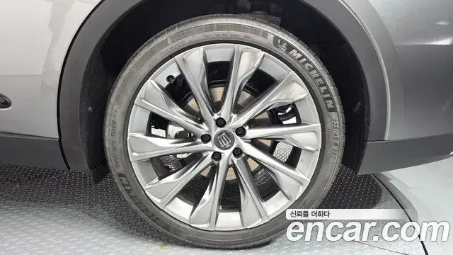 Toyota Crown Crossover 2025 — Photo 20/33