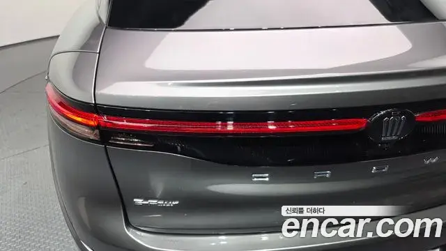 Toyota Crown Crossover 2025 — Photo 33/33